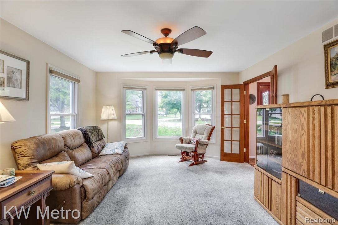 1452 Royal Crescent Street Rochester, MI 48306 - Photo 11 of 35 1452 Royal Crescent St-large-015-16-1452 Royal Crescent Street-1500x1000-72dpi.jpg