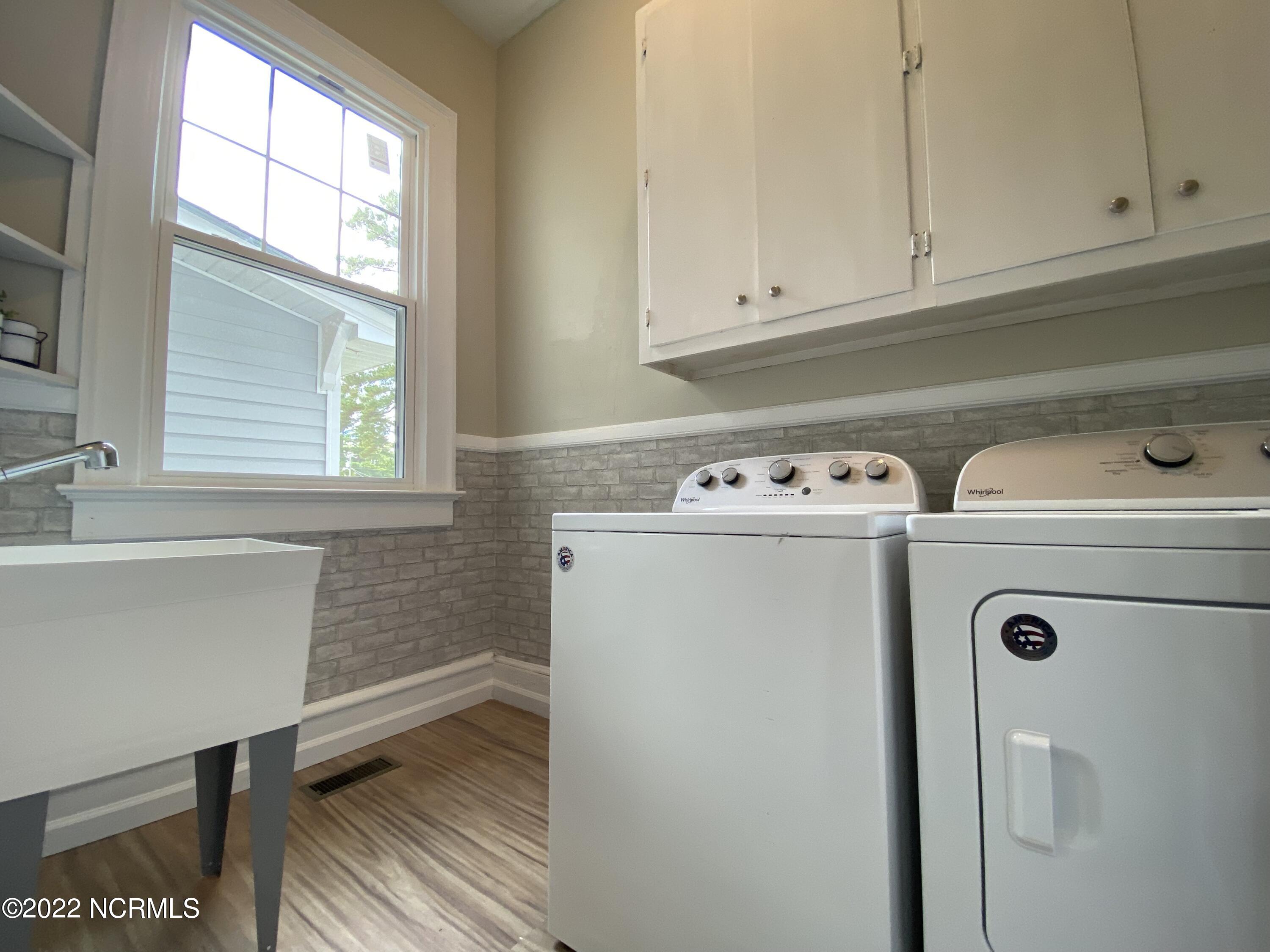 252 Fourth Street Ayden, NC 28513 - Photo 22 of 40 Laundry