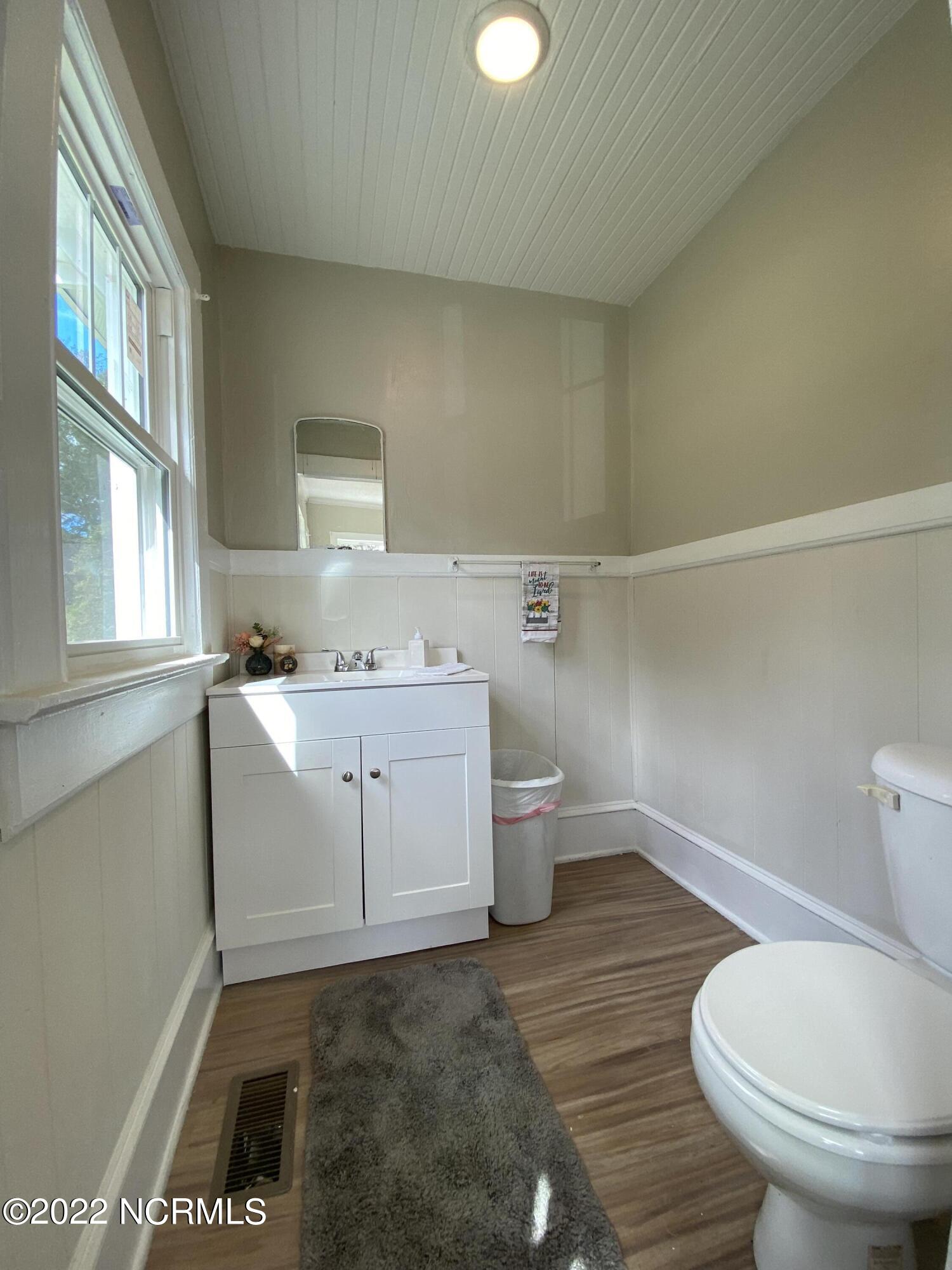 252 Fourth Street Ayden, NC 28513 - Photo 29 of 40 Half bath
