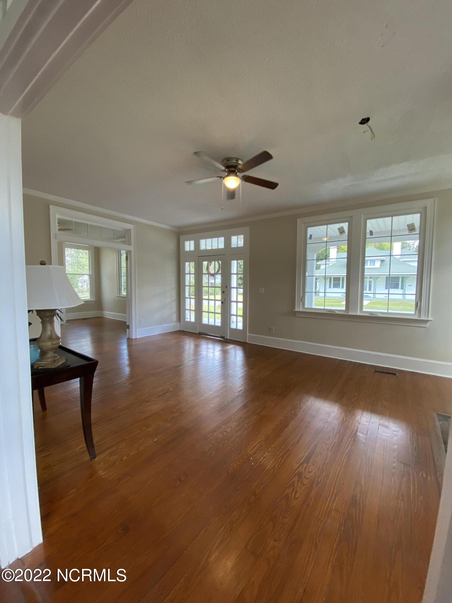 252 Fourth Street Ayden, NC 28513 - Photo 5 of 40 Living room