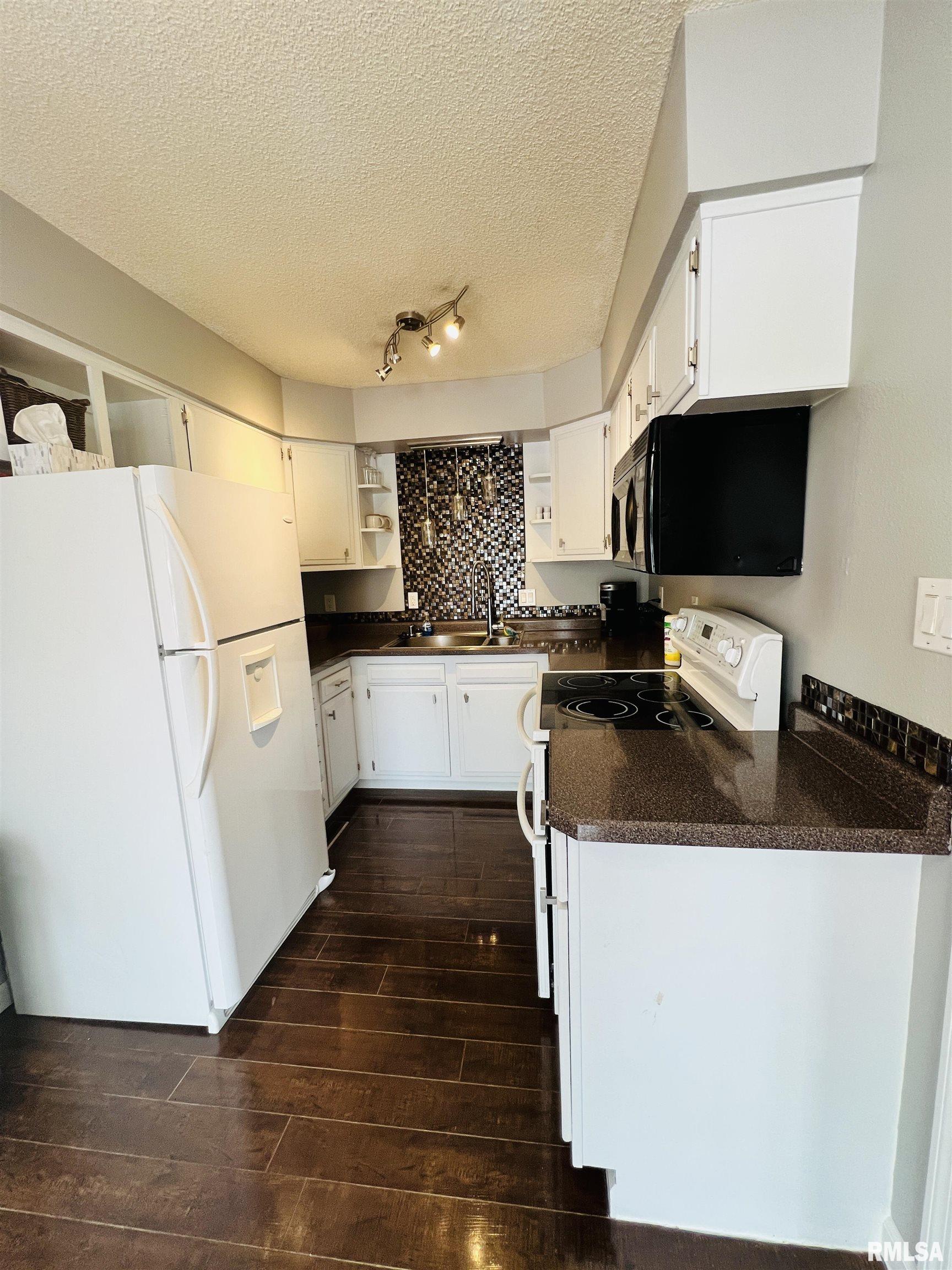 70 North Yorktown Road Macomb, IL 61455 - Photo 9 of 26 Gallery Image 9