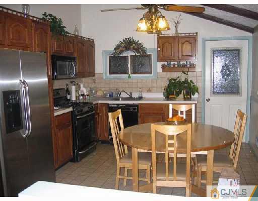 61 Albemarle Road Colonia, NJ 07067 - Photo 8 of 10 Gallery Image 8