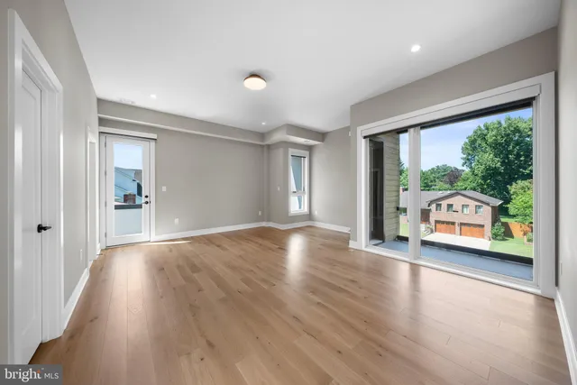 a view of an outdoor space