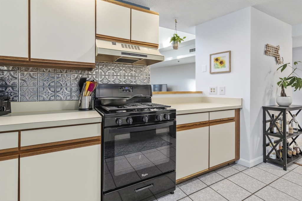348 Rantoul Street, Unit 306 Beverly, MA 01915 - Photo 17 of 37 Gallery Image 17
