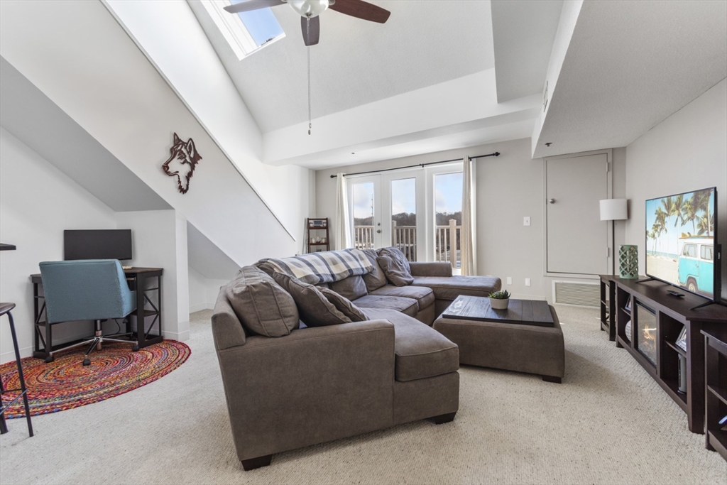 348 Rantoul Street, Unit 306 Beverly, MA 01915 - Photo 6 of 37 Gallery Image 6