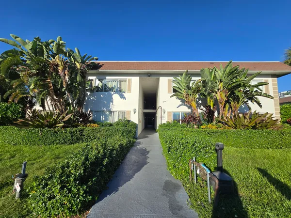 $243,900 | 201 Southeast 6th Avenue, Pompano Beach, FL 33060