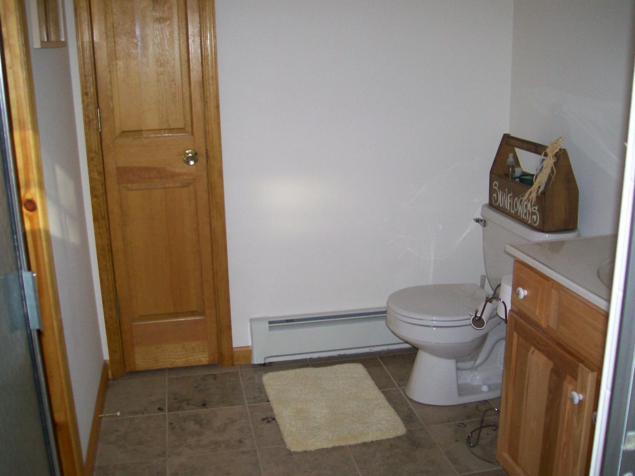 710 Sunset Road Stroudsburg, PA 18360 - Photo 11 of 15 Bath 2 with large walk-in shower