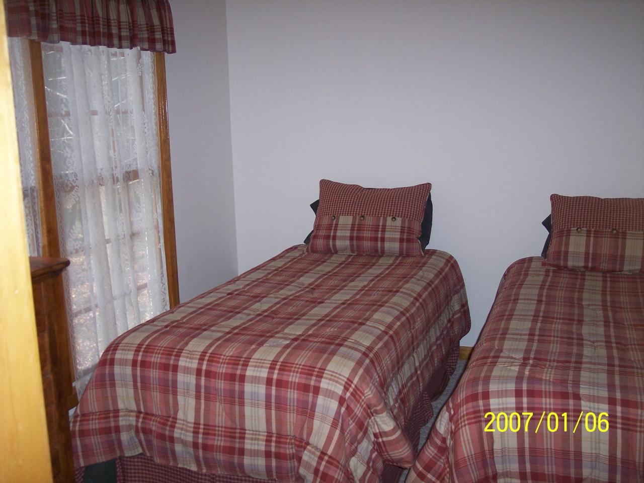 710 Sunset Road Stroudsburg, PA 18360 - Photo 6 of 15 Bedroom 2