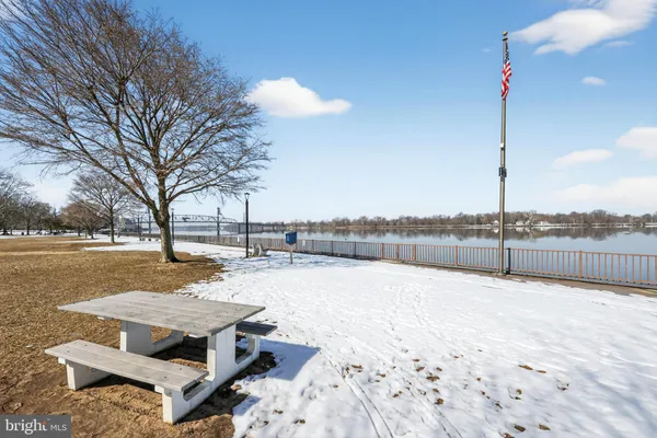 $380,000 | 20 West Pearl Street, Burlington, NJ 08016