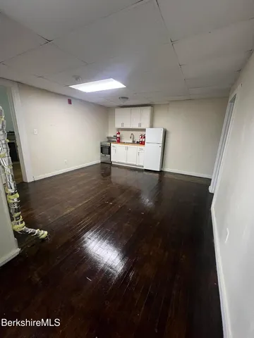 $1,300 | 40 Perrine Avenue, Unit 1, Pittsfield, MA 01201