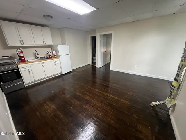 $1,300 | 40 Perrine Avenue, Unit 1, Pittsfield, MA 01201