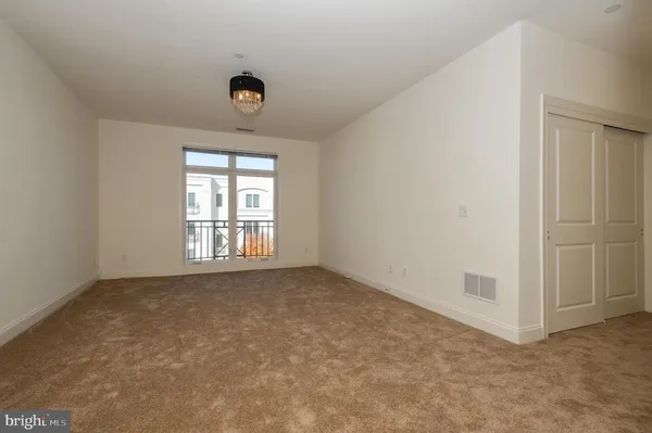 $2,850 | 2 North Commerce Square, Unit 302, Trenton, NJ 08691