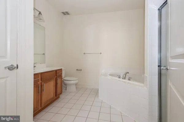 $2,850 | 2 North Commerce Square, Unit 302, Trenton, NJ 08691