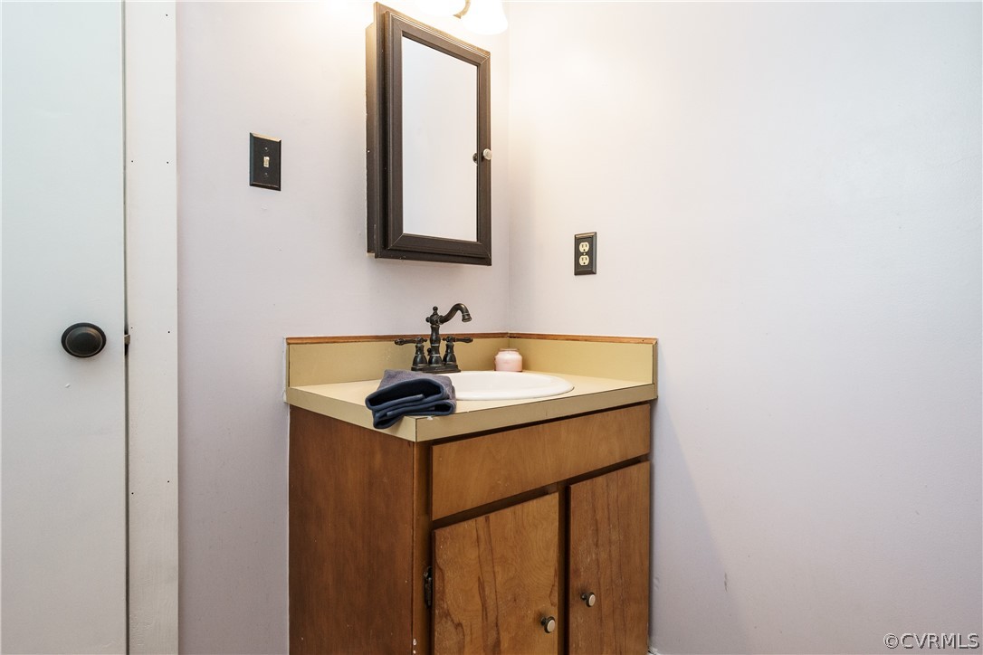 1324 Robindale Road North Chesterfield, VA 23235 - Photo 14 of 24 Gallery Image 14