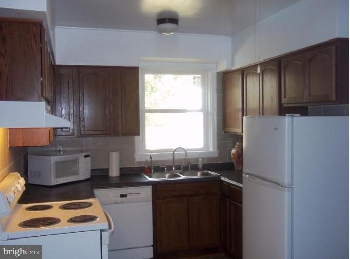 10504 North Keys Road Brandywine, MD 20613 - Photo 10 of 17 New Kit, Counter cabinets