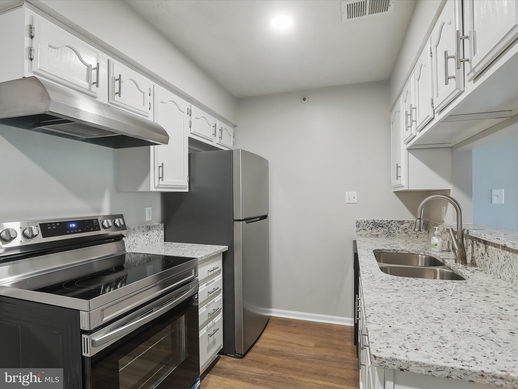 6435 Greenfield Road, Unit 1210 Elkridge, MD 21075 - Photo 5 of 30 Kitchen