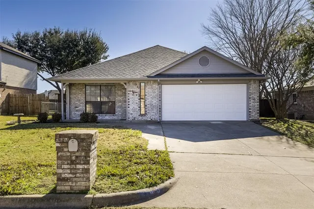 $300,000 | 1610 Oxford Drive, Mansfield, TX 76063
