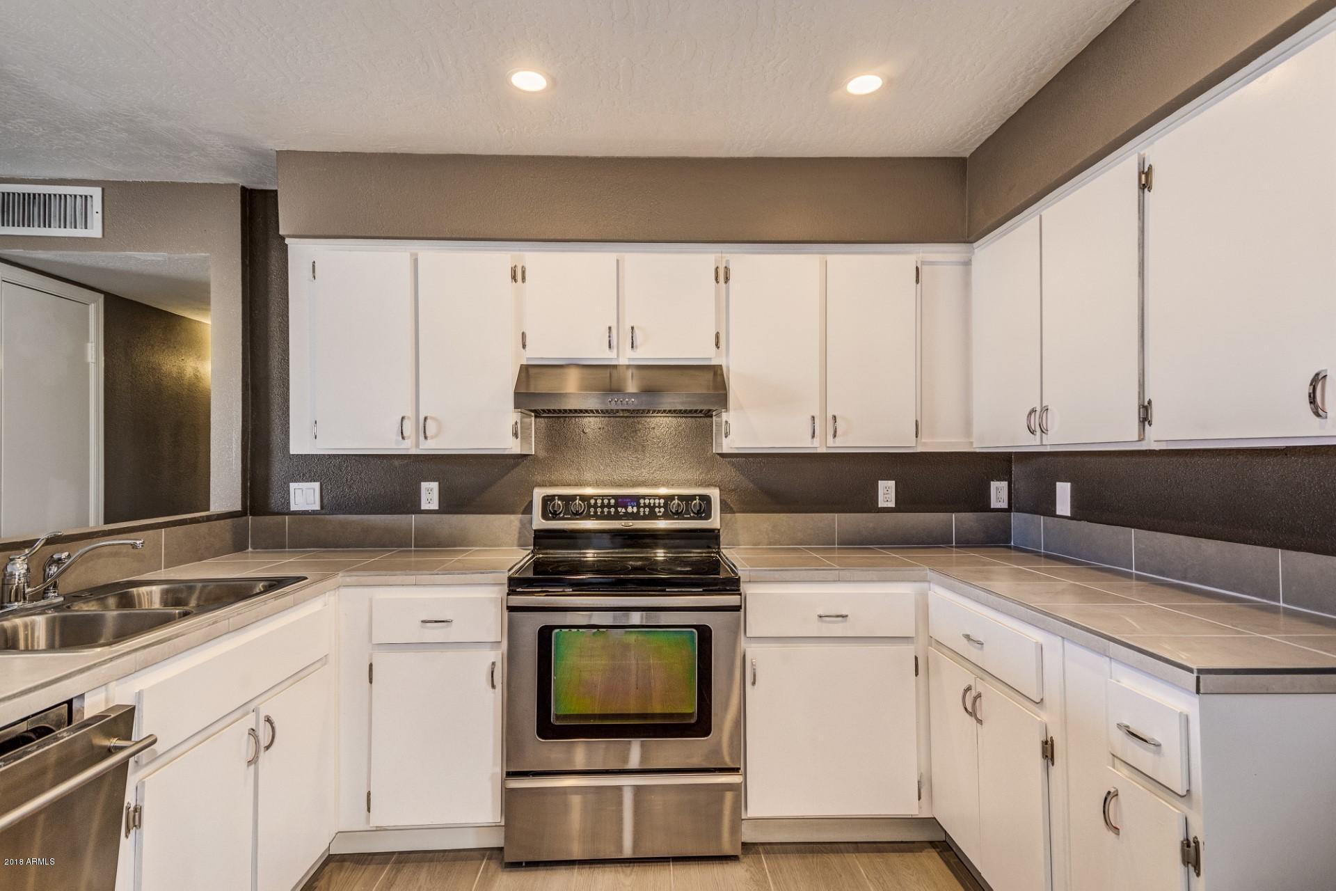 7227 West Hatcher Road Peoria, AZ 85345 - Photo 3 of 21 0009-Hatcher (10)