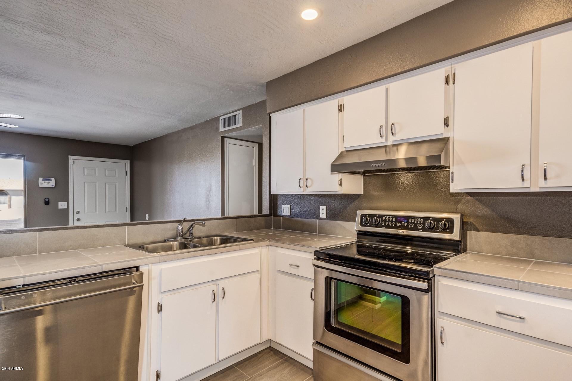 7227 West Hatcher Road Peoria, AZ 85345 - Photo 7 of 21 0011-Hatcher (11)