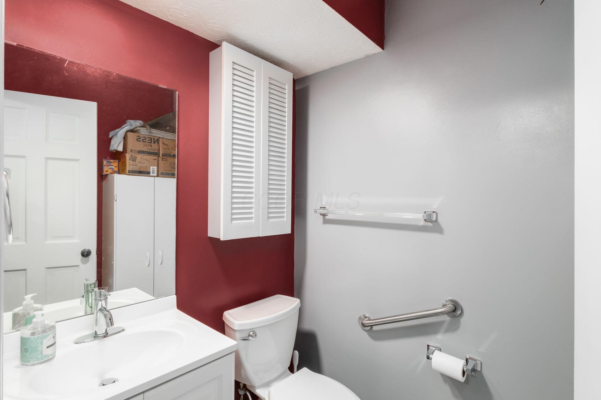 4220 Rutherford Road Powell, OH 43065 - Photo 22 of 53 First floor half bath