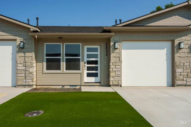 $230,000 | 1233 Phillips Circle, Ontario, OR 97914