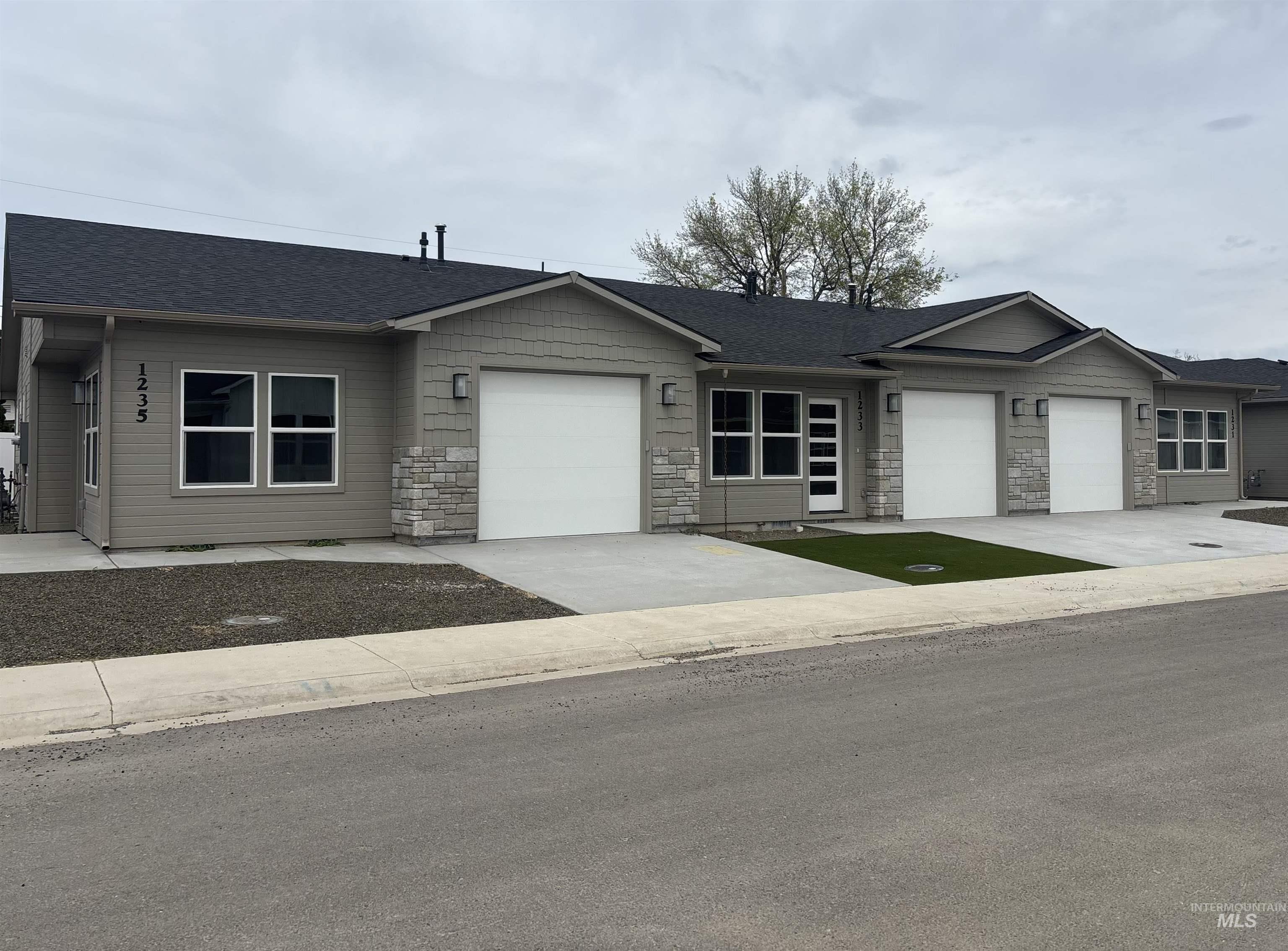 1233 Phillips Circle Ontario, OR 97914 - Photo 22 of 22 Ranch-style home featuring a shingled roof, stone siding, and concrete driveway