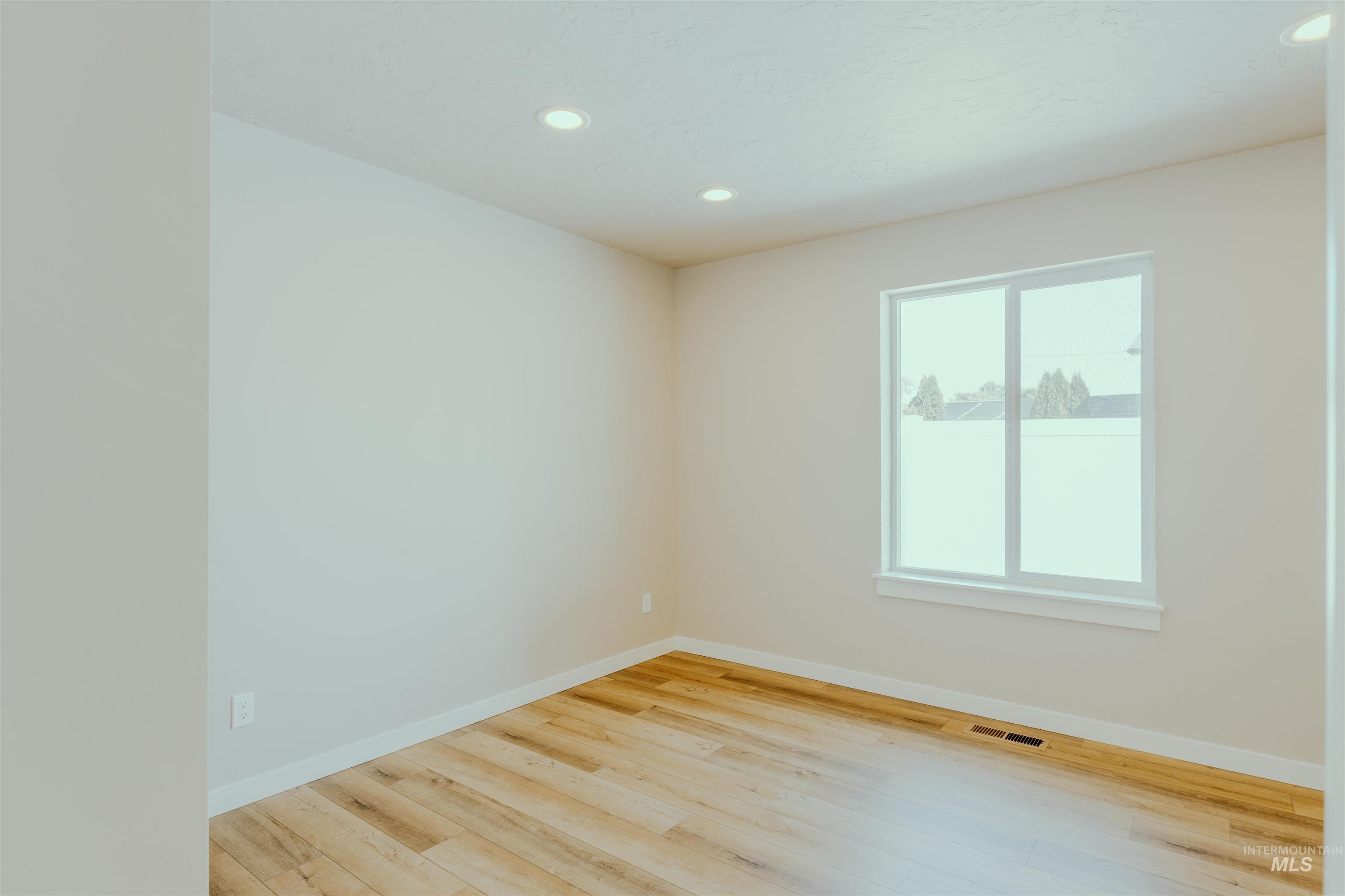 1233 Phillips Circle Ontario, OR 97914 - Photo 9 of 22 Empty room with recessed lighting and light wood finished floors
