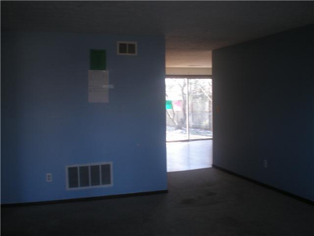 812 Eliots Oak Road Columbus, OH 43228 - Photo 2 of 7
