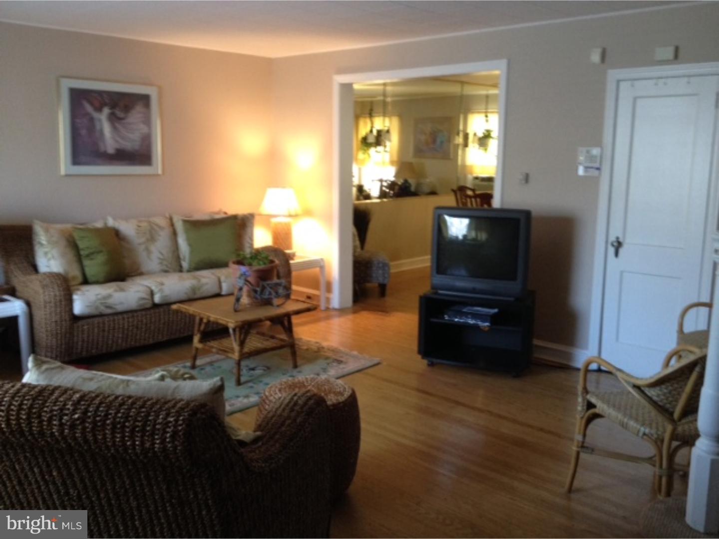 7506 Beverly Road Philadelphia, PA 19138 - Photo 3 of 25 Living Room