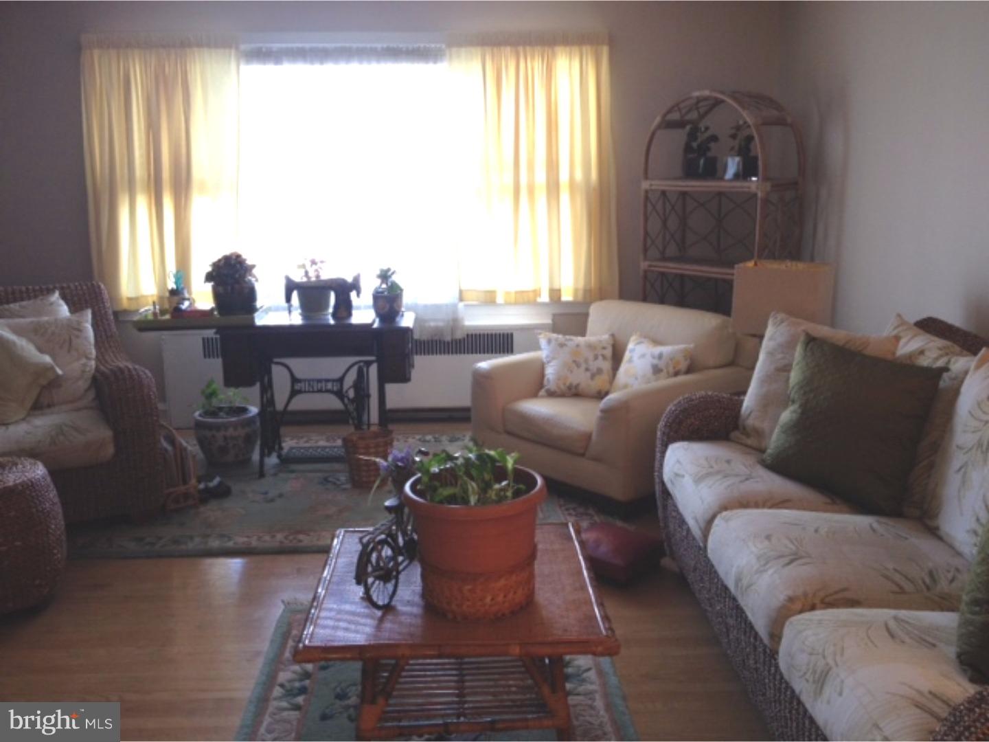 7506 Beverly Road Philadelphia, PA 19138 - Photo 5 of 25 Living Room