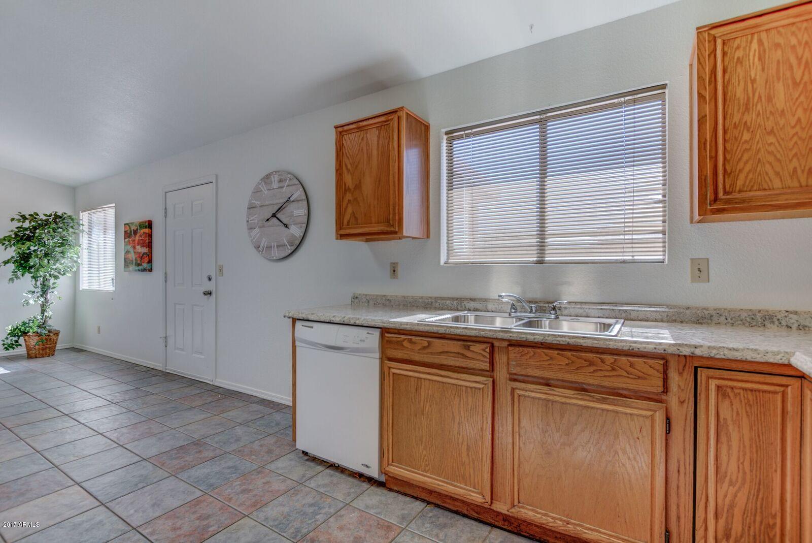 505 North Merrill Road Mesa, AZ 85207 - Photo 10 of 23 Merrill kitchen5