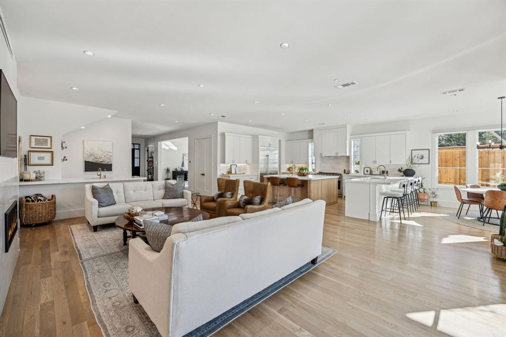 8427 Midway Road Dallas, TX 75209 - Photo 12 of 40