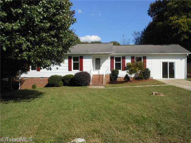 1114 Raleigh Court High Point, NC 27262 - Photo 2 of 16 Exterior Front.