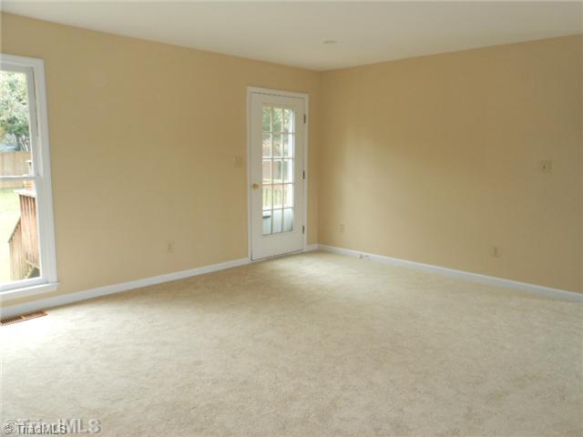 1114 Raleigh Court High Point, NC 27262 - Photo 4 of 16 Living Room.