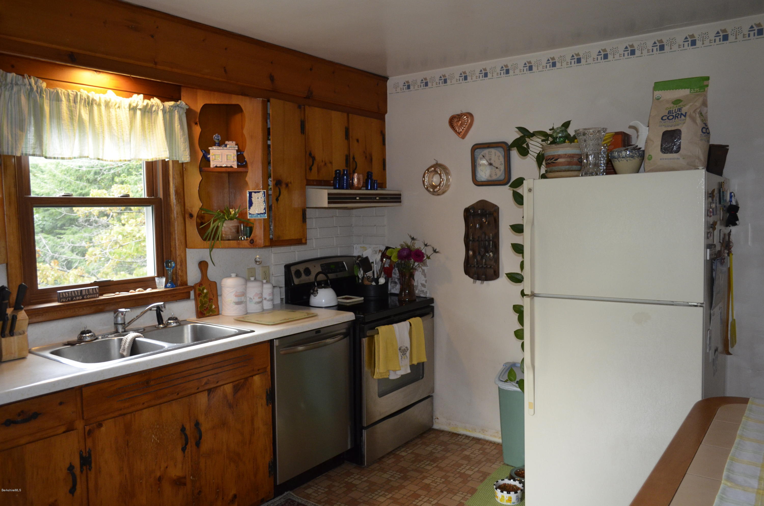 29 Howe Road Pittsfield, MA 01201 - Photo 17 of 50 Kitchen