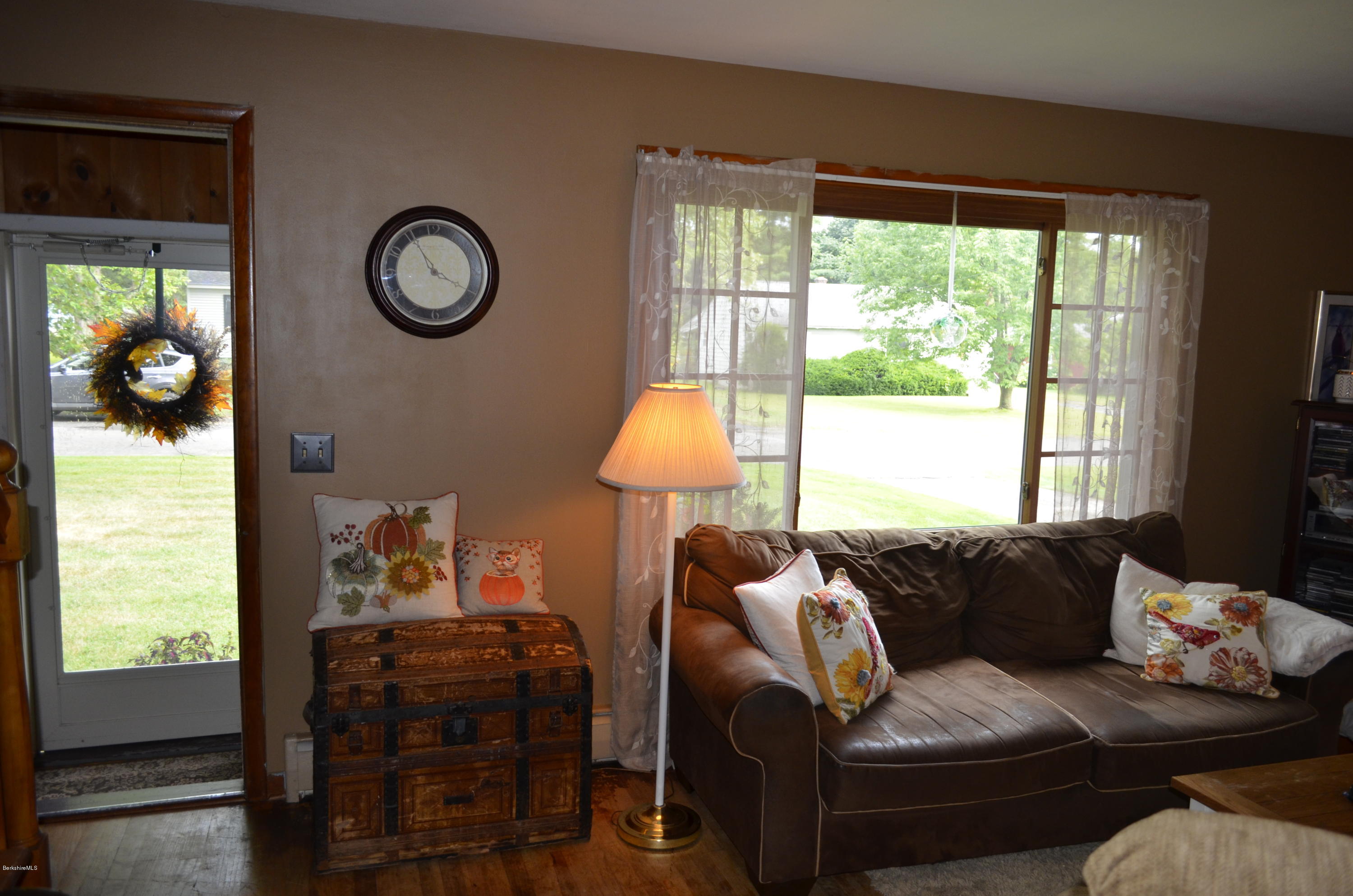 29 Howe Road Pittsfield, MA 01201 - Photo 24 of 50 Living Room