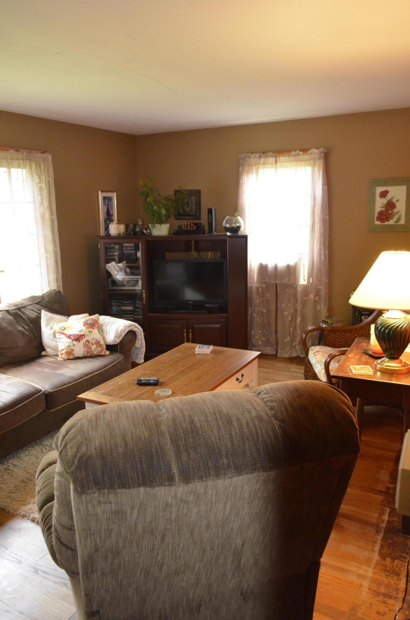 29 Howe Road Pittsfield, MA 01201 - Photo 25 of 50 Living Room
