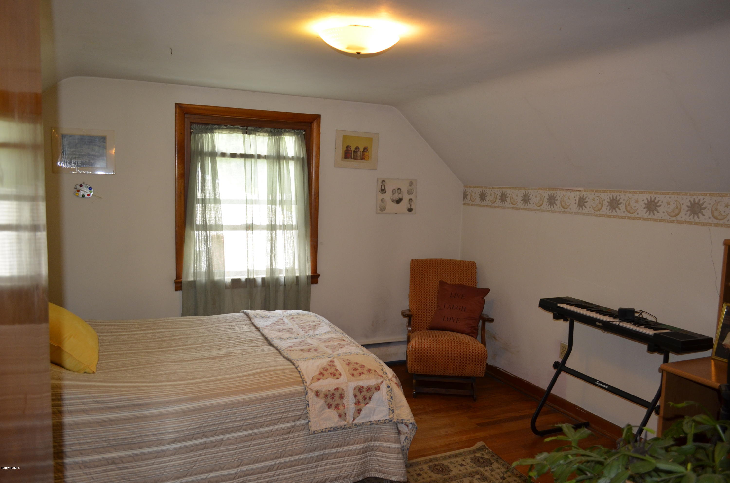 29 Howe Road Pittsfield, MA 01201 - Photo 33 of 50 Bedroom #3 (upstairs)