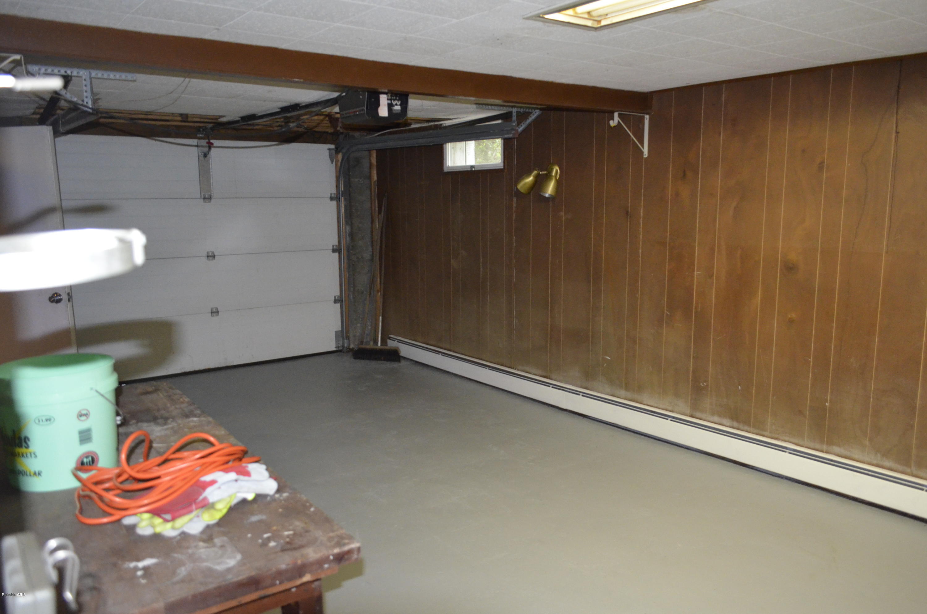 29 Howe Road Pittsfield, MA 01201 - Photo 36 of 50 Garage