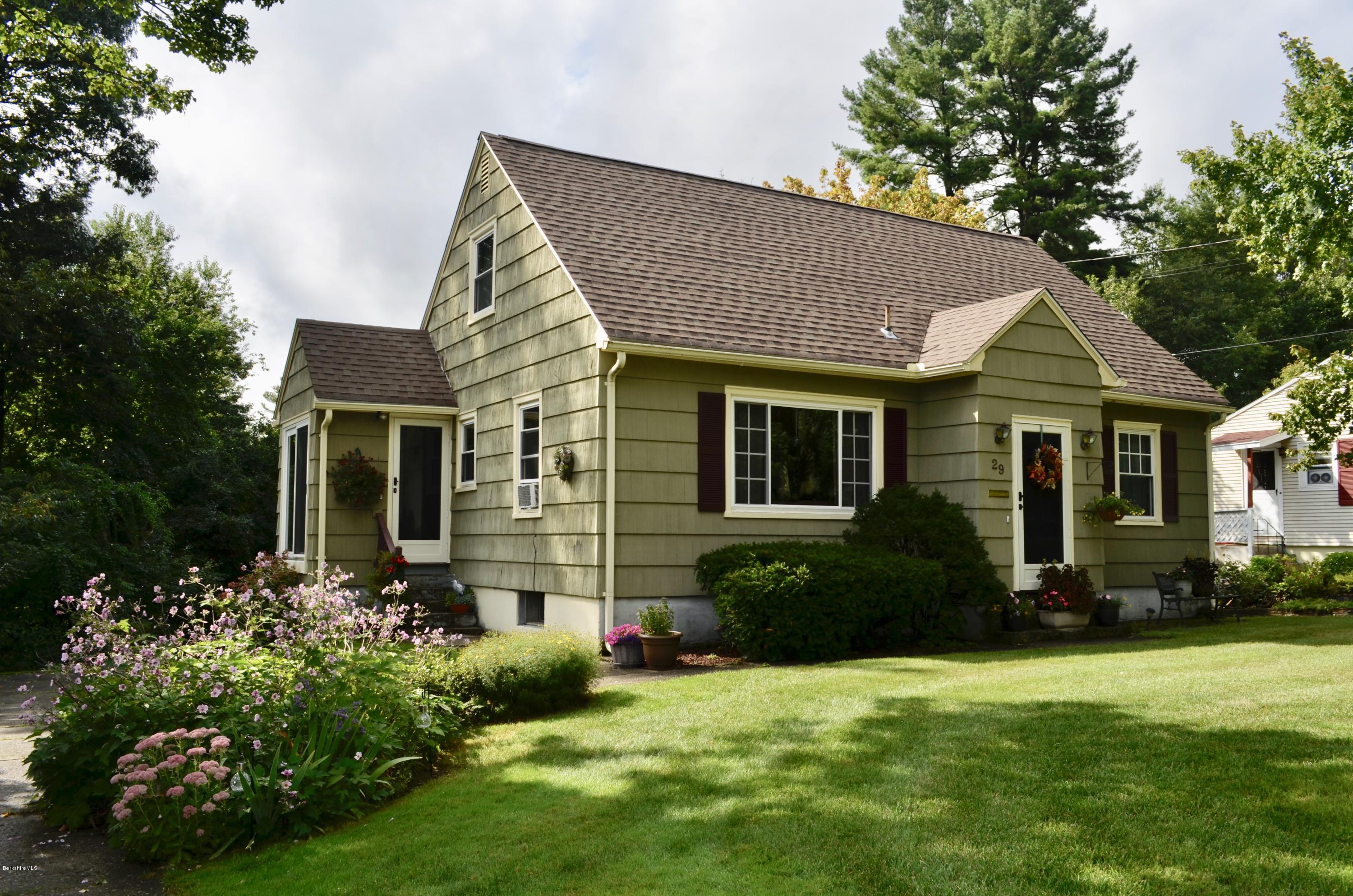 29 Howe Road Pittsfield, MA 01201 - Photo 5 of 50 Front