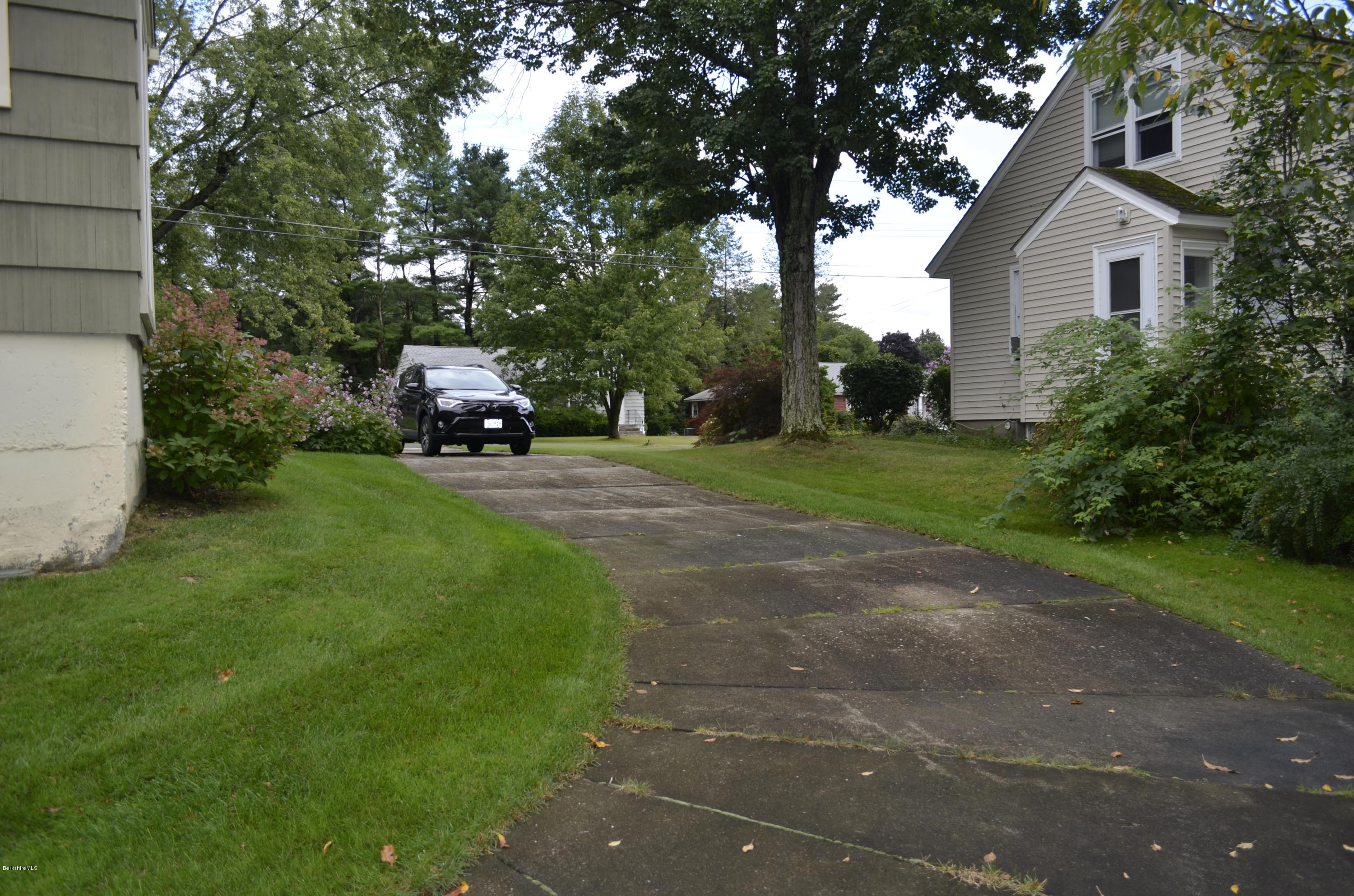 29 Howe Road Pittsfield, MA 01201 - Photo 47 of 50 Driveway