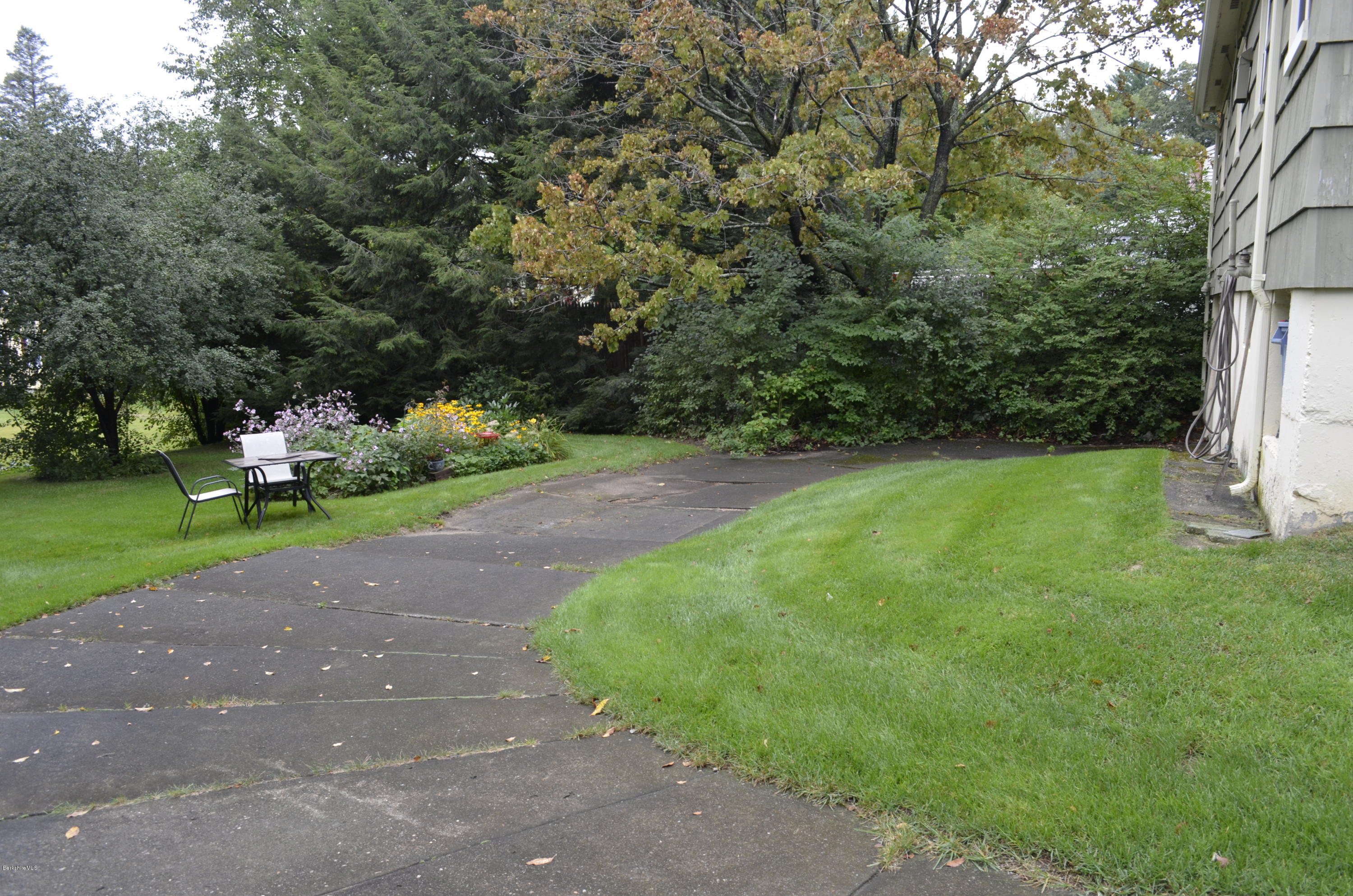 29 Howe Road Pittsfield, MA 01201 - Photo 49 of 50 Driveway