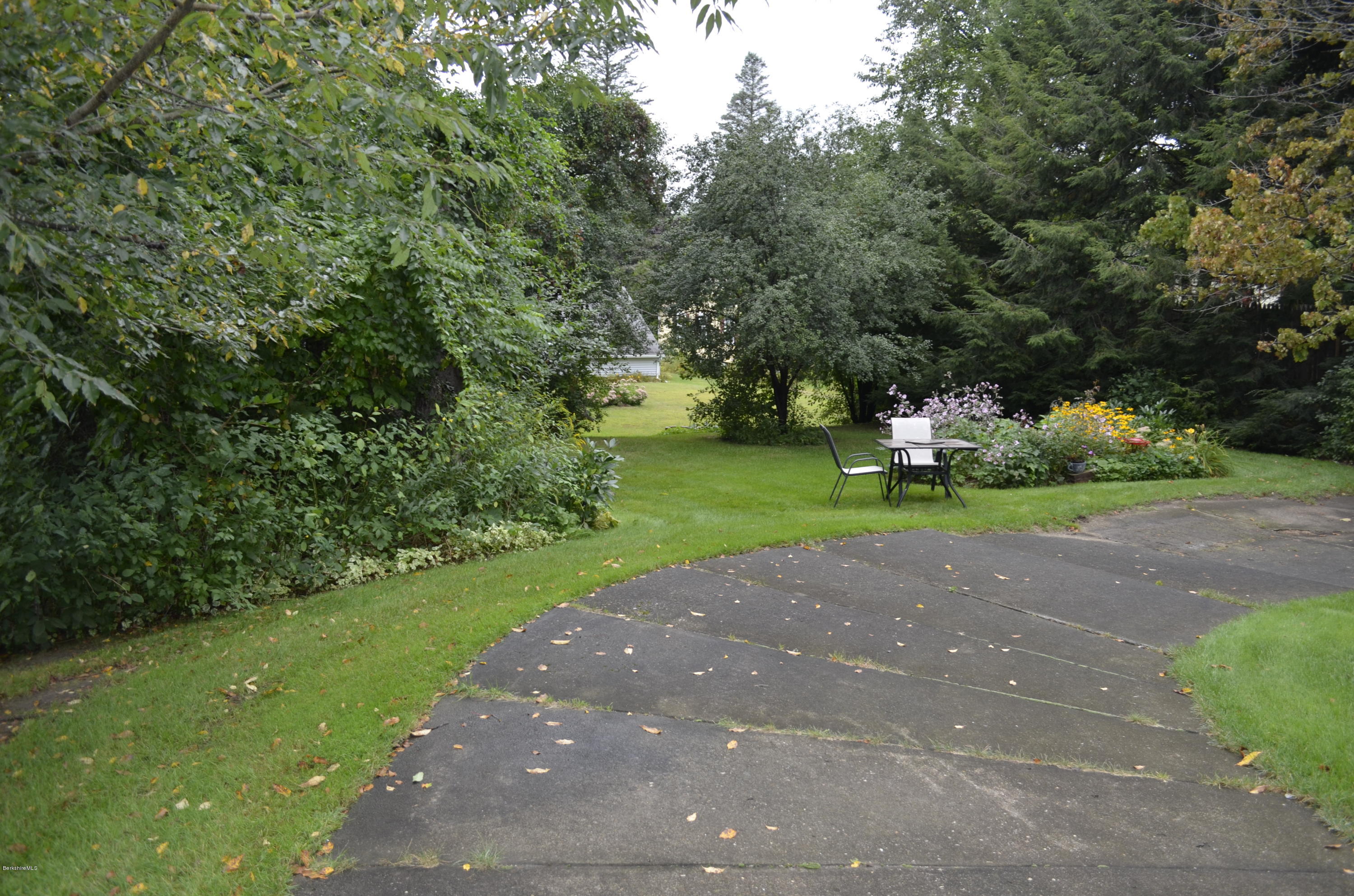 29 Howe Road Pittsfield, MA 01201 - Photo 50 of 50 Driveway