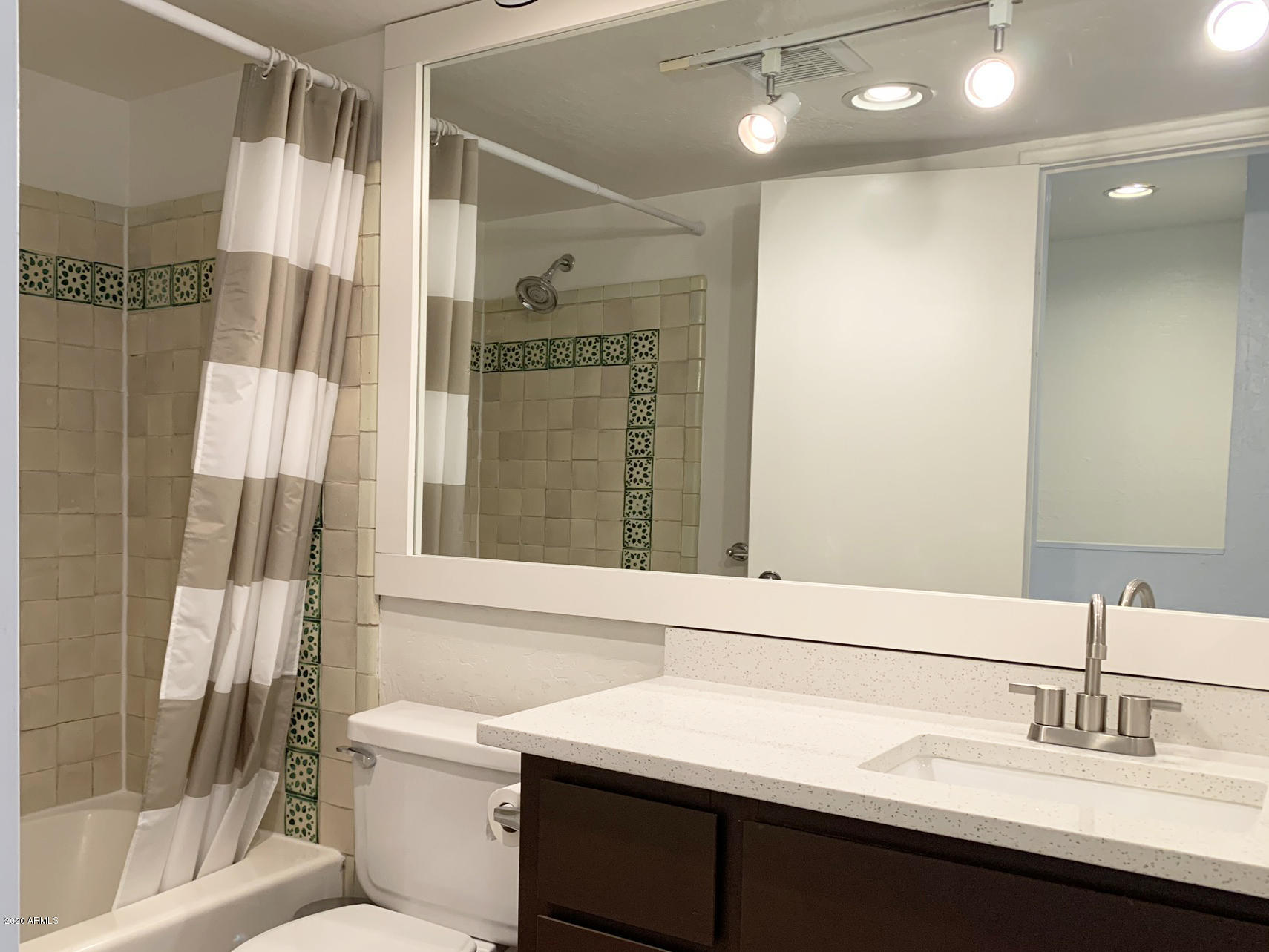 1702 East Ocotillo Road, Unit 7 Phoenix, AZ 85016 - Photo 15 of 22 3a upper bath