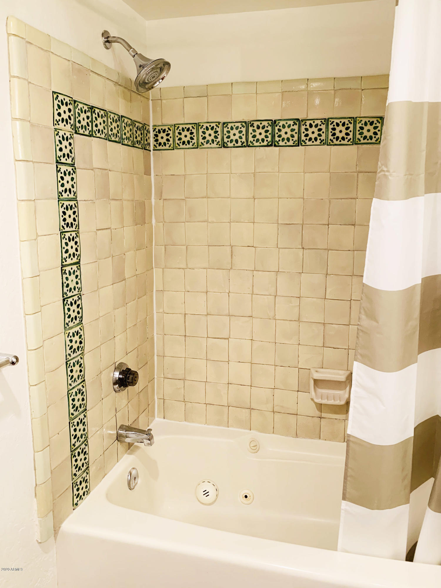 1702 East Ocotillo Road, Unit 7 Phoenix, AZ 85016 - Photo 16 of 22 3b upper bath