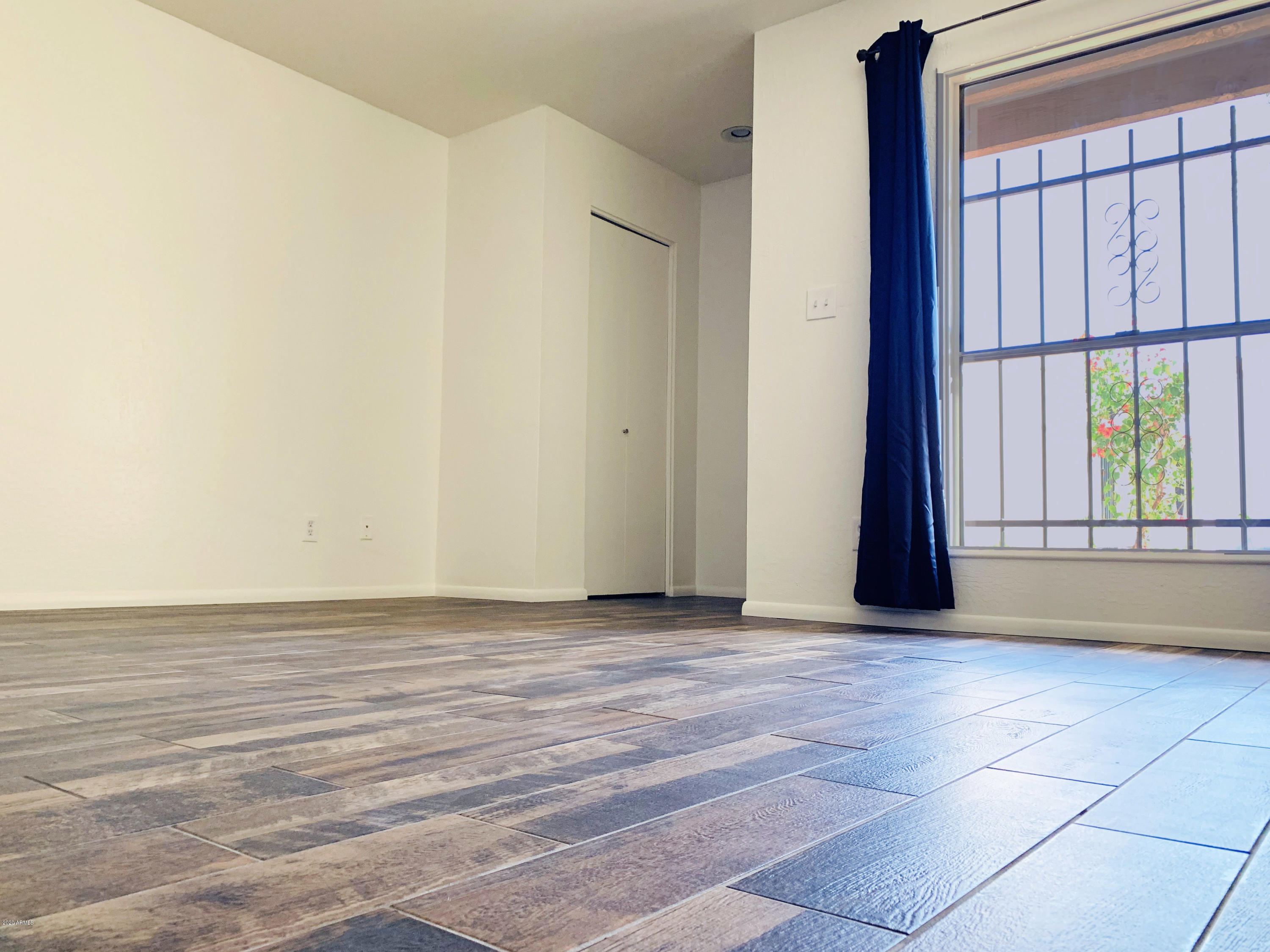 1702 East Ocotillo Road, Unit 7 Phoenix, AZ 85016 - Photo 4 of 22 1 living room c