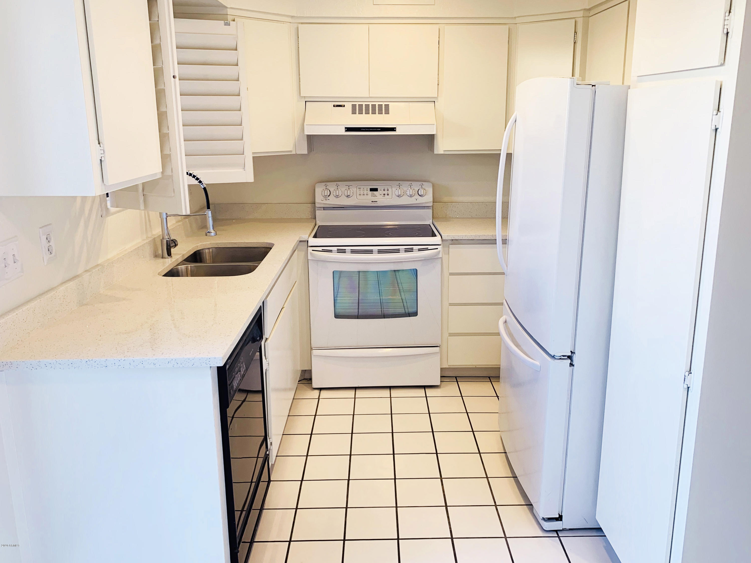 1702 East Ocotillo Road, Unit 7 Phoenix, AZ 85016 - Photo 9 of 22 7a kitchen