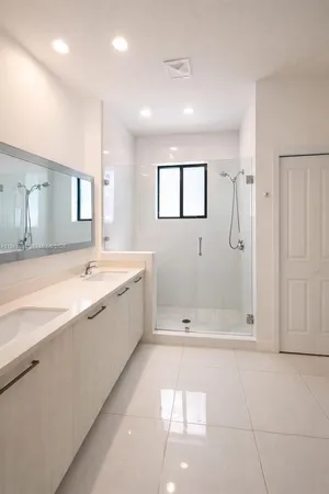 a view of a backyard