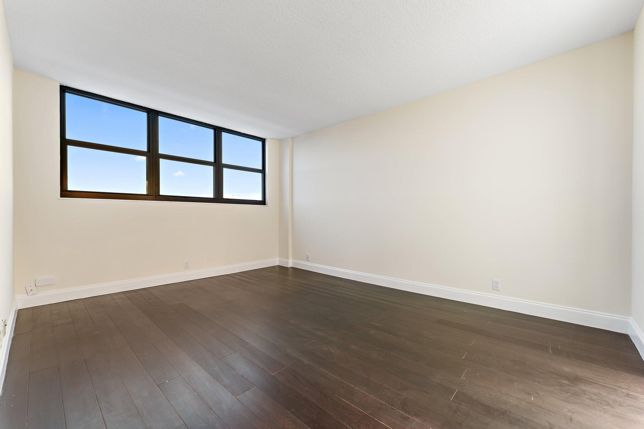 336 Golfview Road, Unit 905 North Palm Beach, FL 33408 - Photo 27 of 51 Guest Bedroom