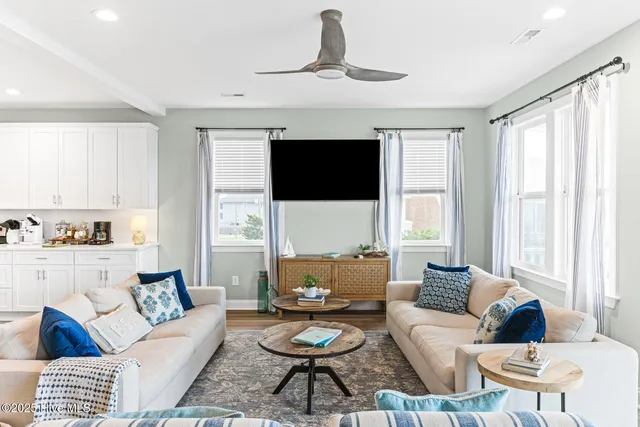 $1,145,000 | 822 South Topsail Drive, Unit B, Surf City, NC 28445